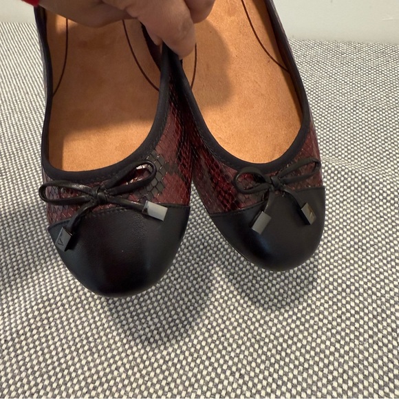 Vionic Wine Snake-Embossed Minna Leather Flat size 9/5 - Picture 2 of 9